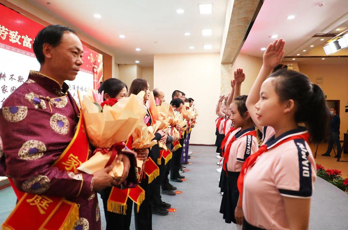 2022年天祝縣“最美家庭”評(píng)選揭曉大會(huì)現(xiàn)場(chǎng).jpg